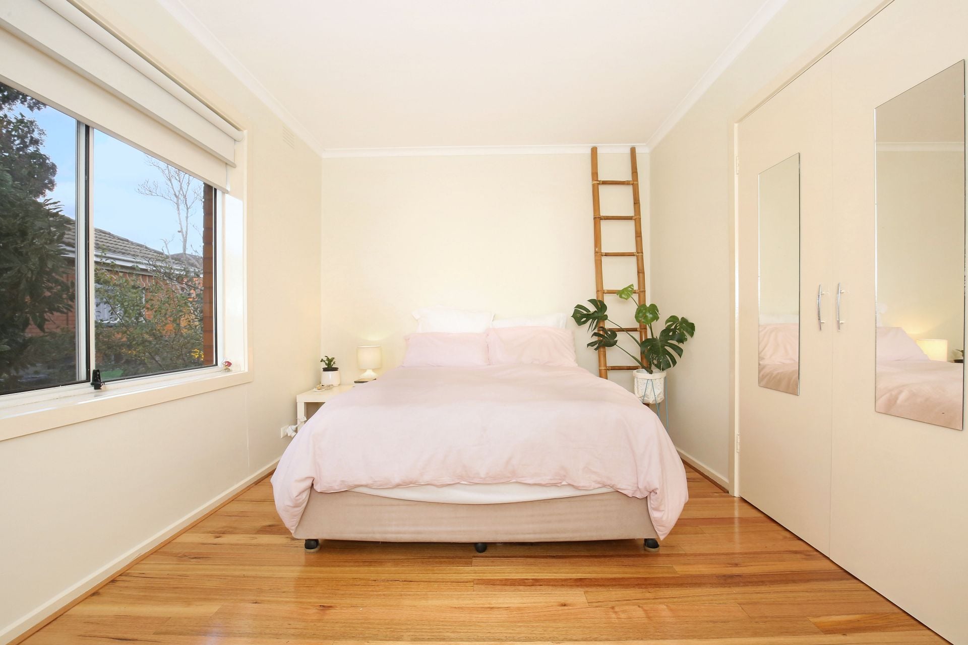 Refurbished Unit In The Heart Of Thornbury