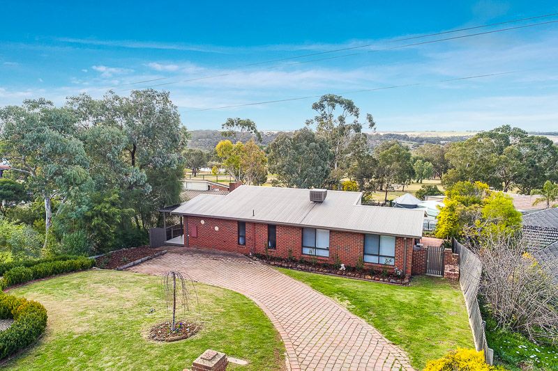 14 Links Road, Bacchus Marsh - Thumbnail 2