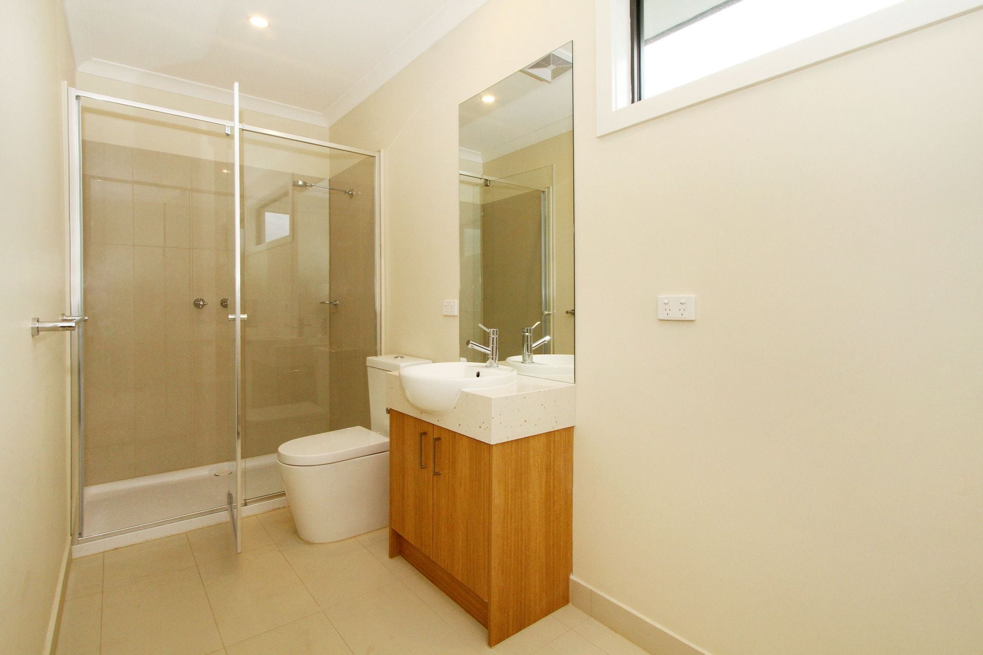 BRAND NEW - Perfect top floor apartment!