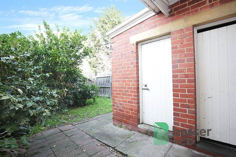8 Furneaux Grove, St Kilda East - Thumbnail 5