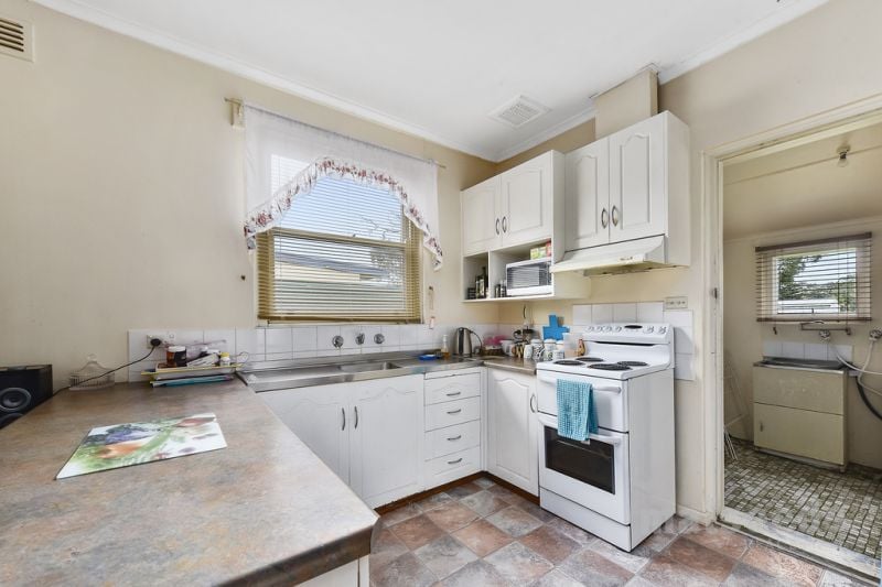 11 Bowering Street Millicent SA, Millicent - Thumbnail 7