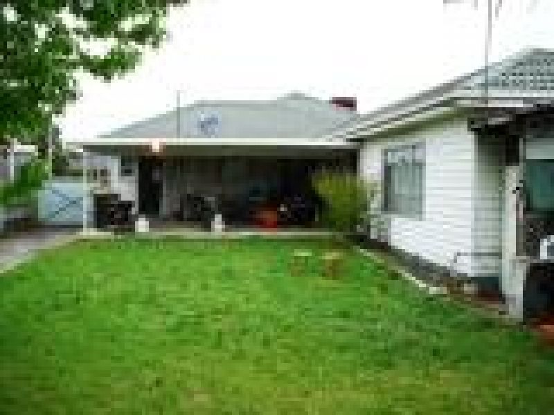 7 Bracken Grove, Altona - Thumbnail 3
