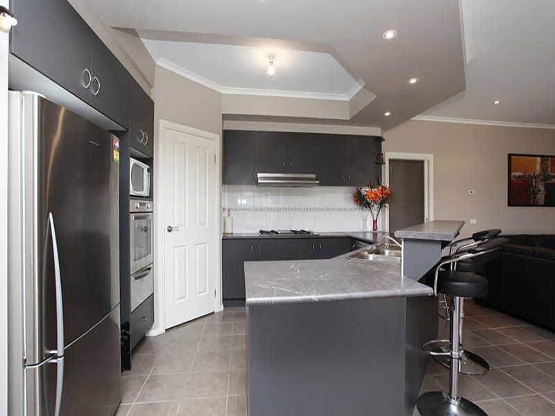 1 Hascombe Drive, Caroline Springs - Thumbnail 3
