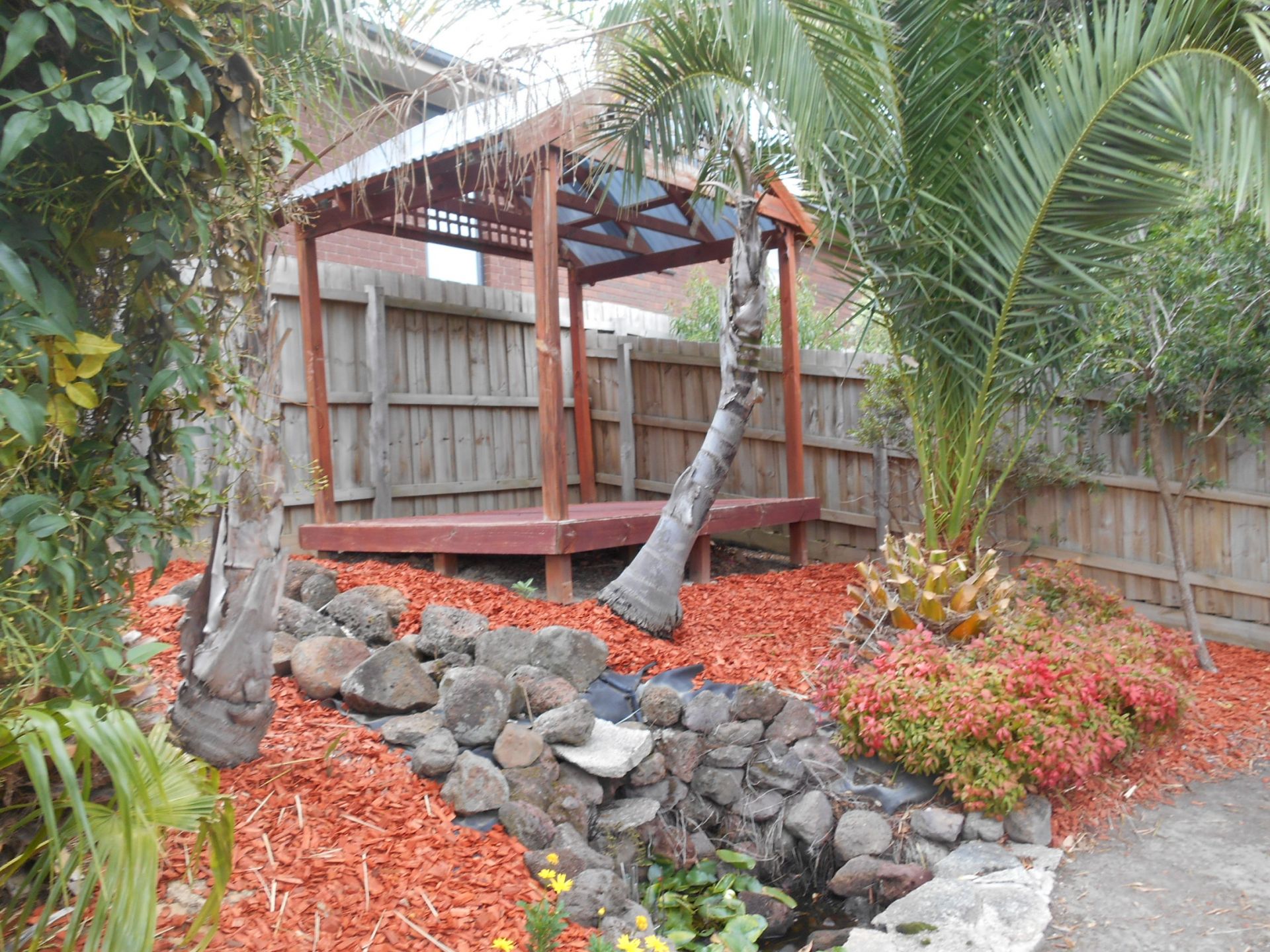 GREAT LOCATION, GARDEN MAINTENANCE INCLUDED!