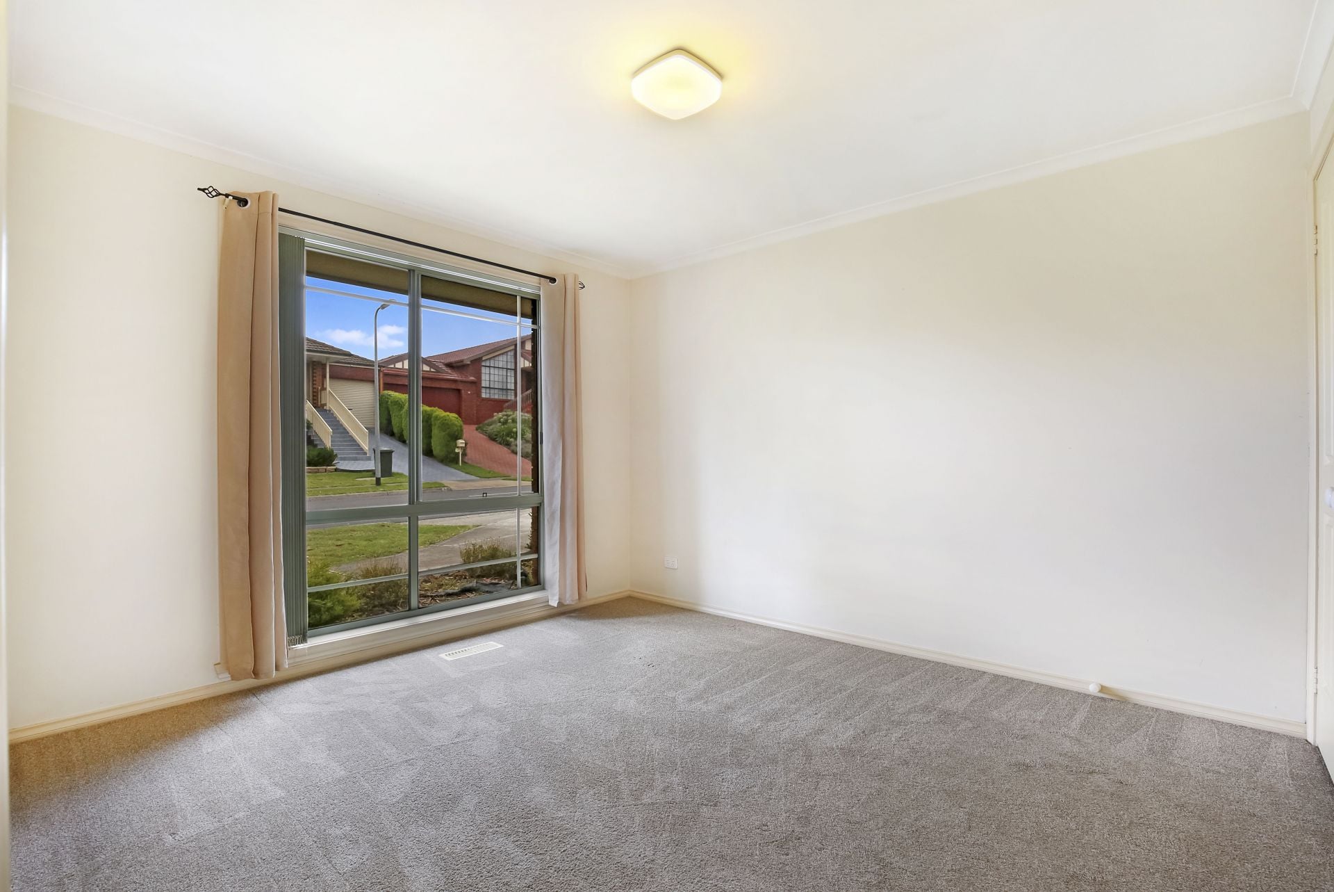 LOCATION AND COMFORT ALL IN ONE!!!