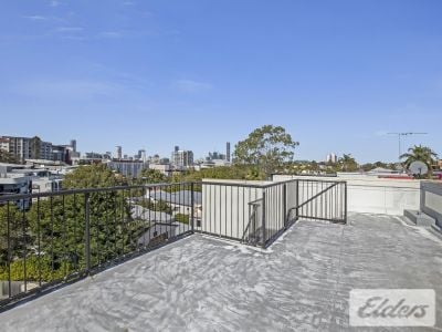 PRIME INNER CITY FREESTANDER WITH MASSIVE EXPOSURE!