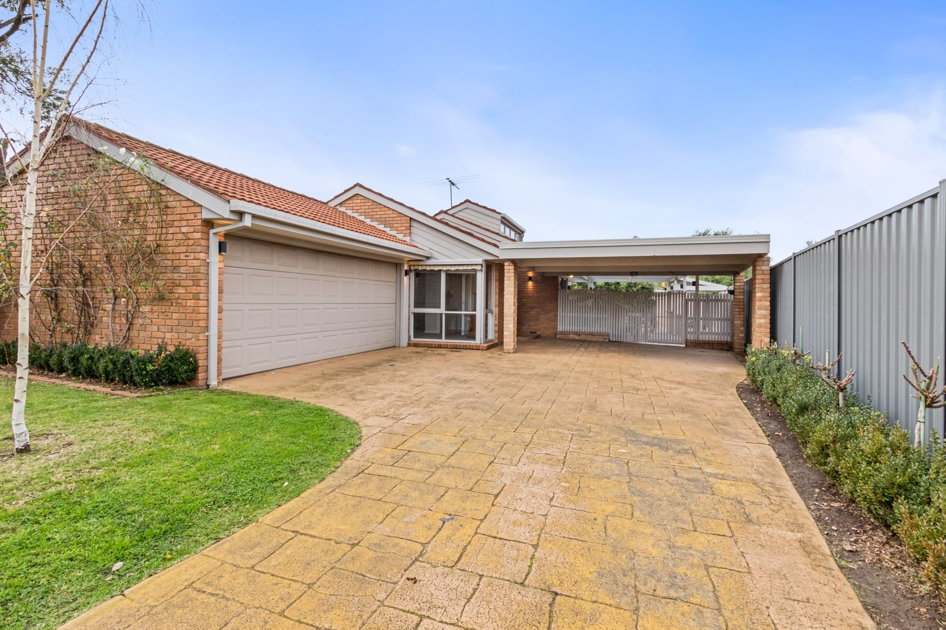 Real Estate For Sale 4 Cremin Close Mill Park , VIC