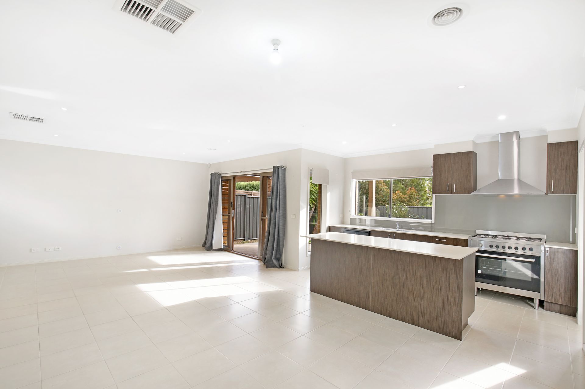 FAMILY HOME IN HAWKESTOWE!