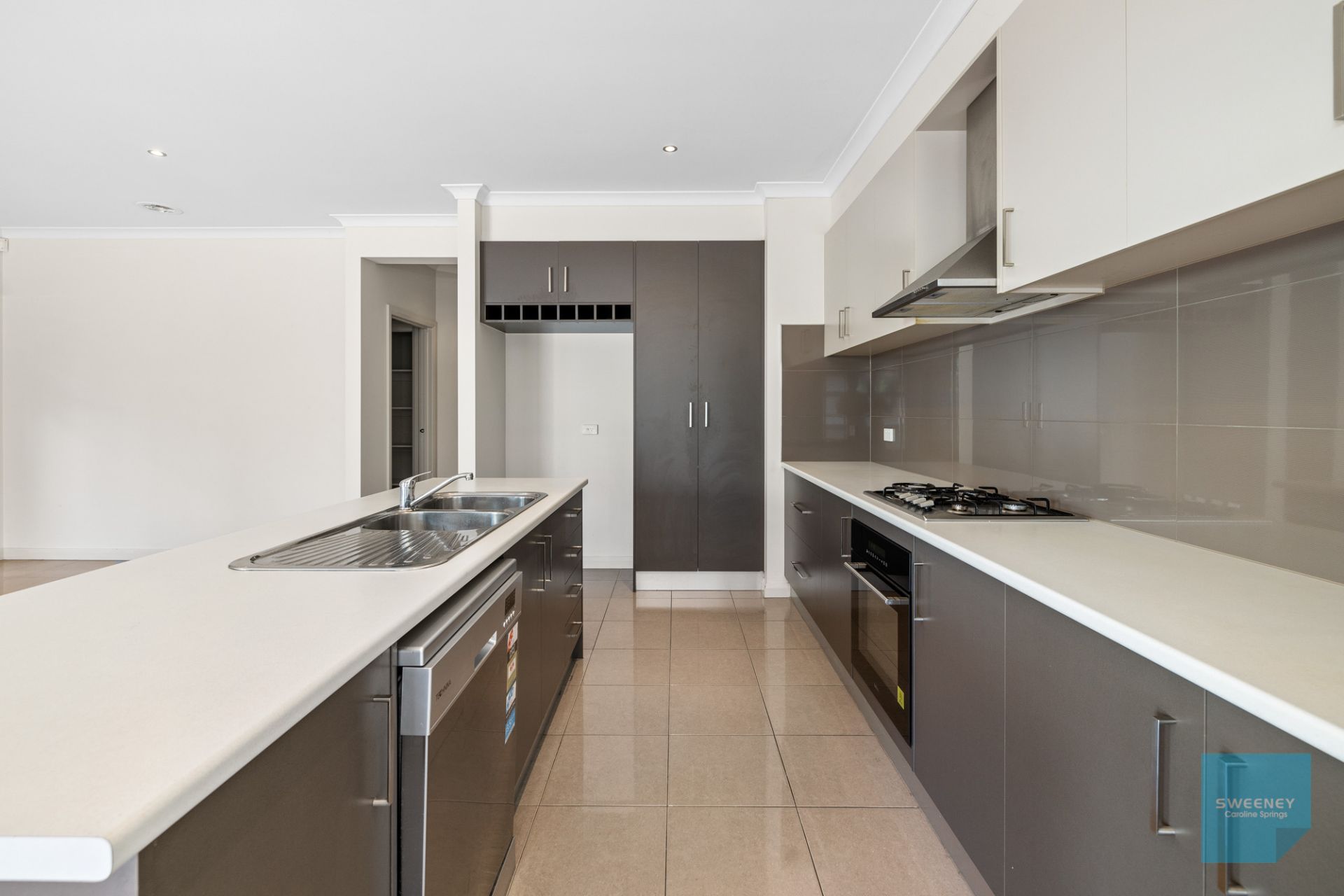 31 Marine Parade, Caroline Springs - Thumbnail 4