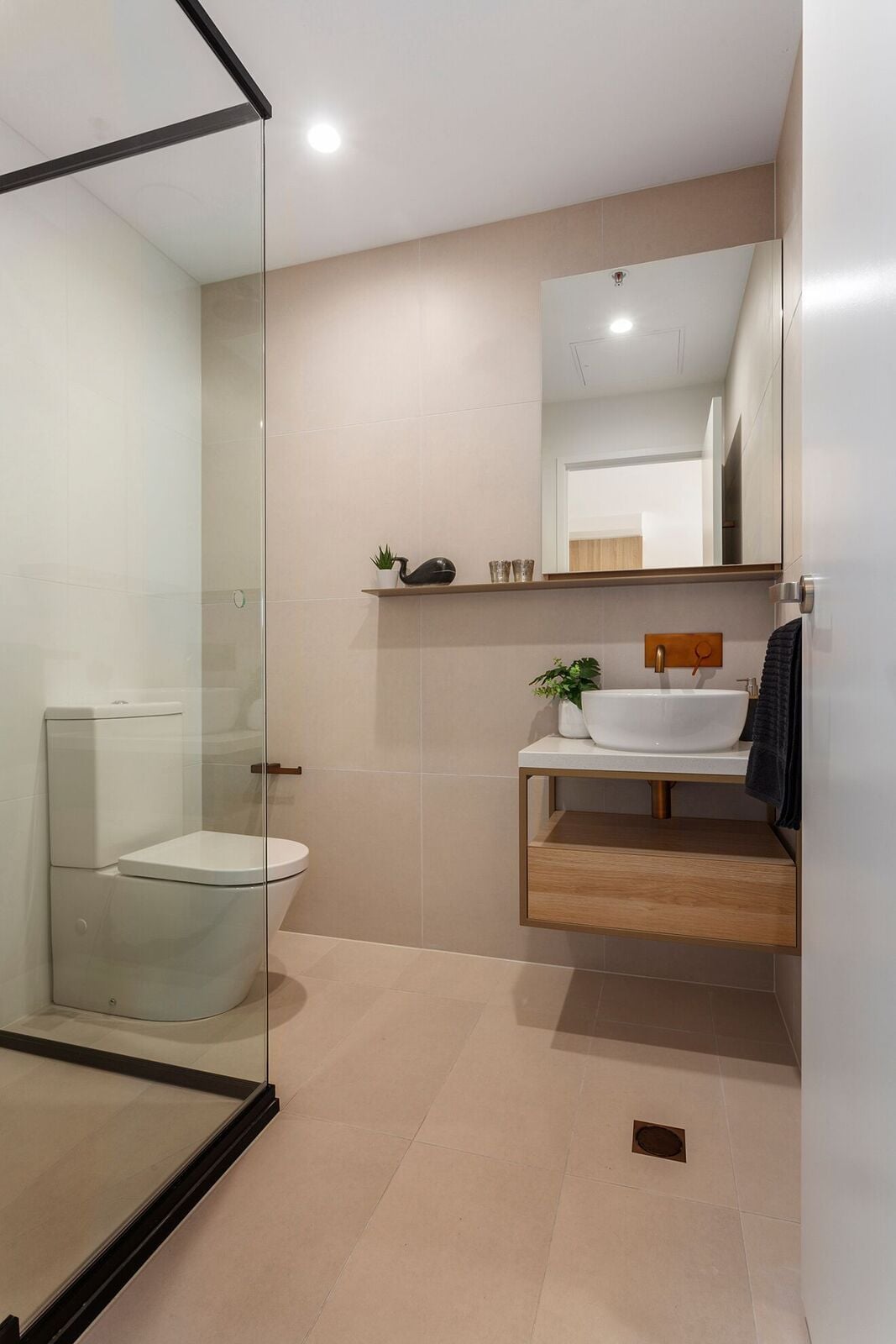 SPACIOUS 1 BEDROOM + 1 FLEXI