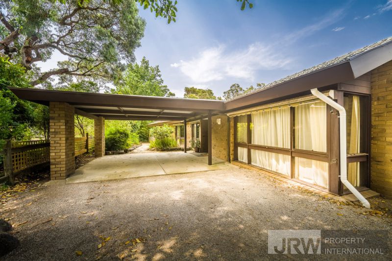 819 Ferntree Gully Road, WHEELERS HILL JRW Property International