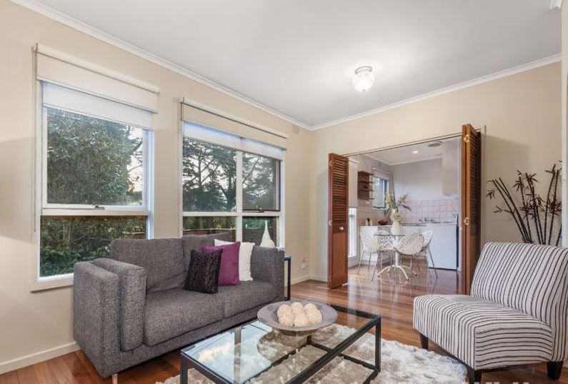 CUTE, COSY & WITH A PERFECT PARKSIDE POSITION