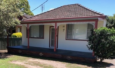 Investor dream 4% return, large 2 bedroom, large block 