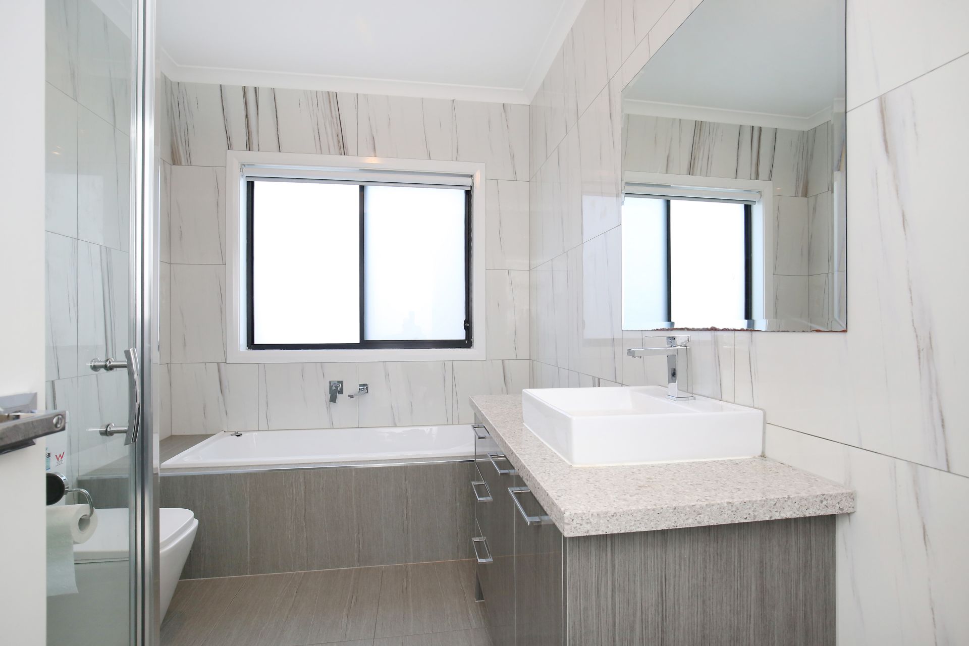 LUXURY LIVING   *Insp Tues 30th July @ 4:30pm*
