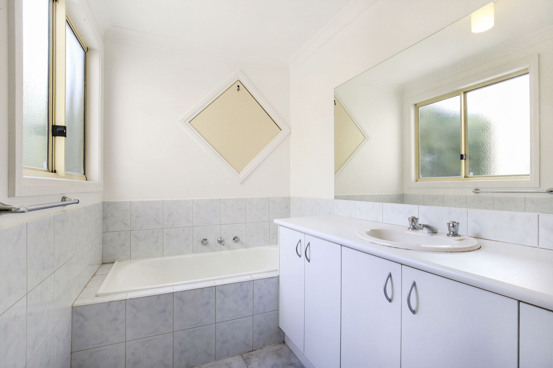THORNBURY VILLAGE AT YOUR DOORSTEP