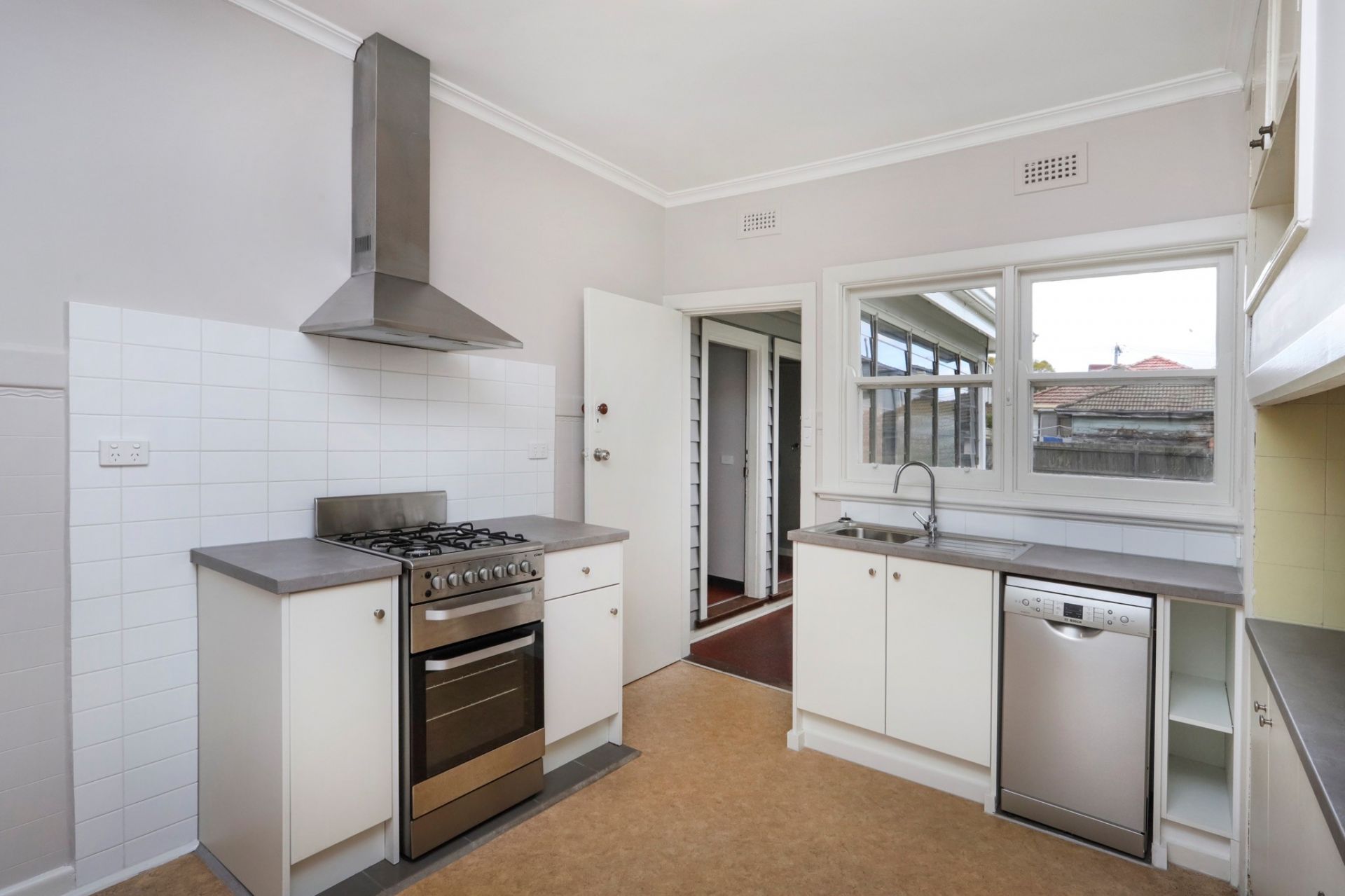 POPULAR PASCOE VALE