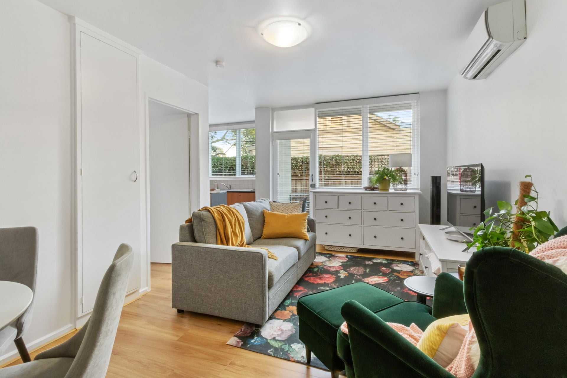 Gorgeous Ground Floor Apartment In Prime Location!