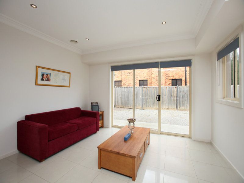 15 Sandy Point Road, Sanctuary Lakes - Thumbnail 5