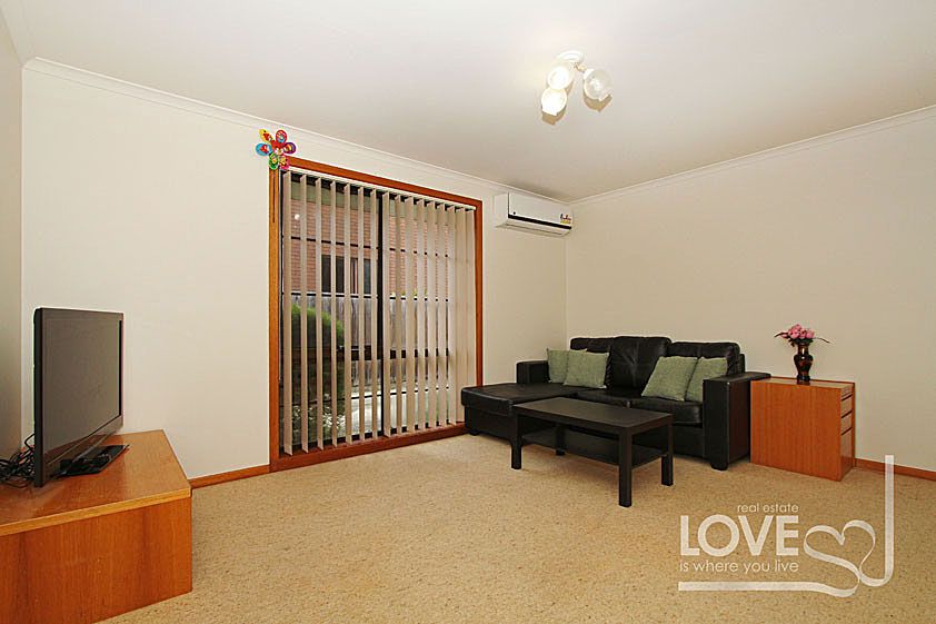FANTASTICALLY LOCATED 2 BEDROOM UNIT   *Insp Sat 7th Jan @ 10:10am*