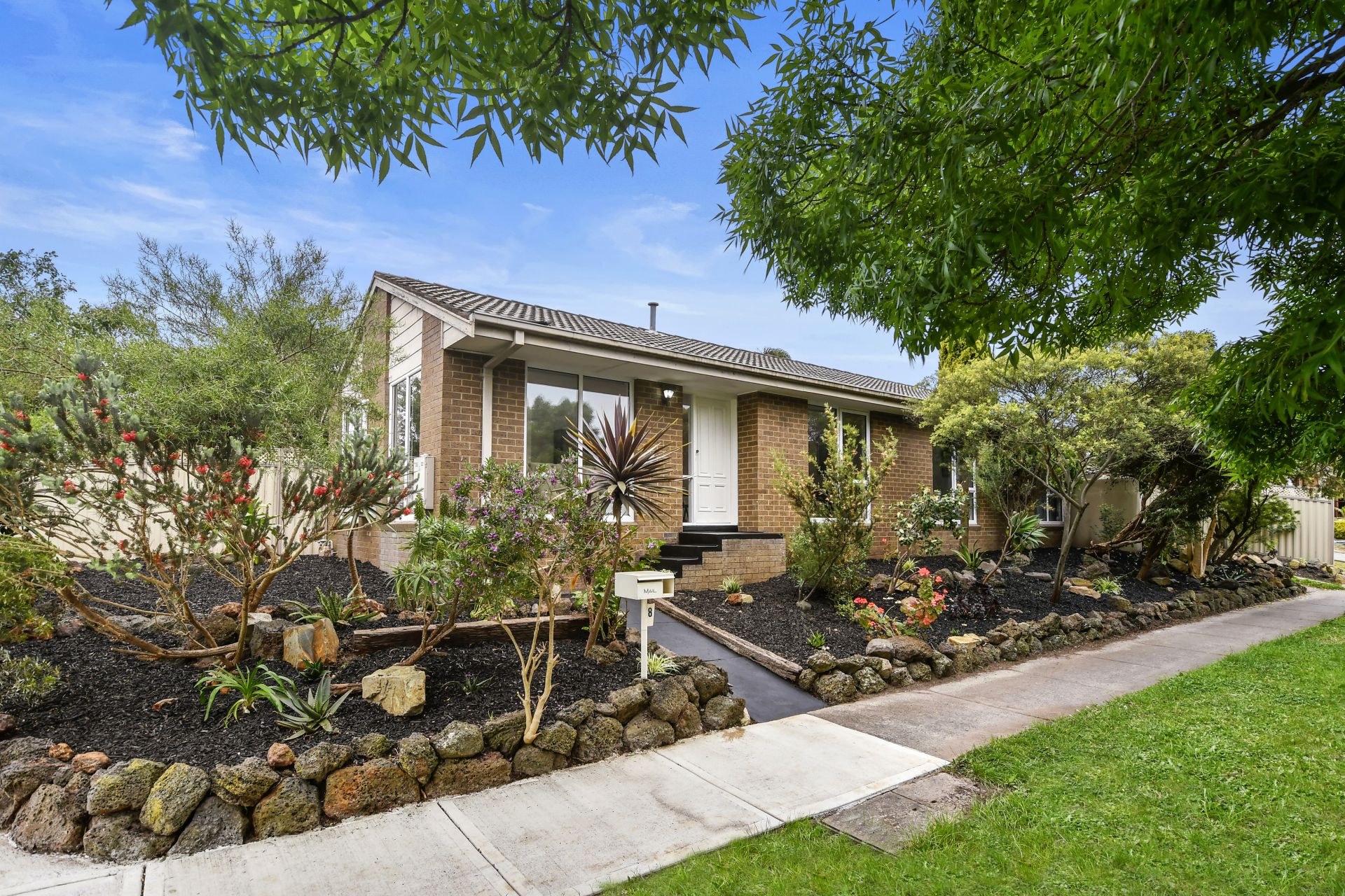 8 Robinvale Court, Endeavour Hills OBrien Real Estate