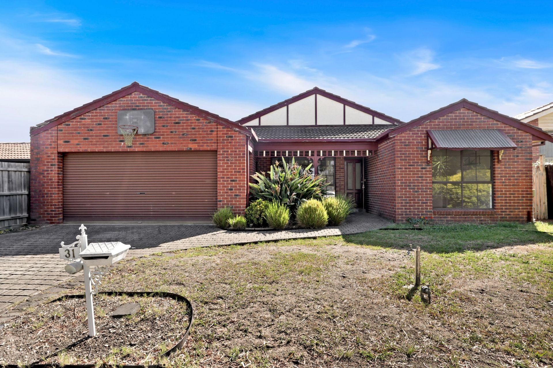 FAMILY HOME IN GREAT LOCATION!