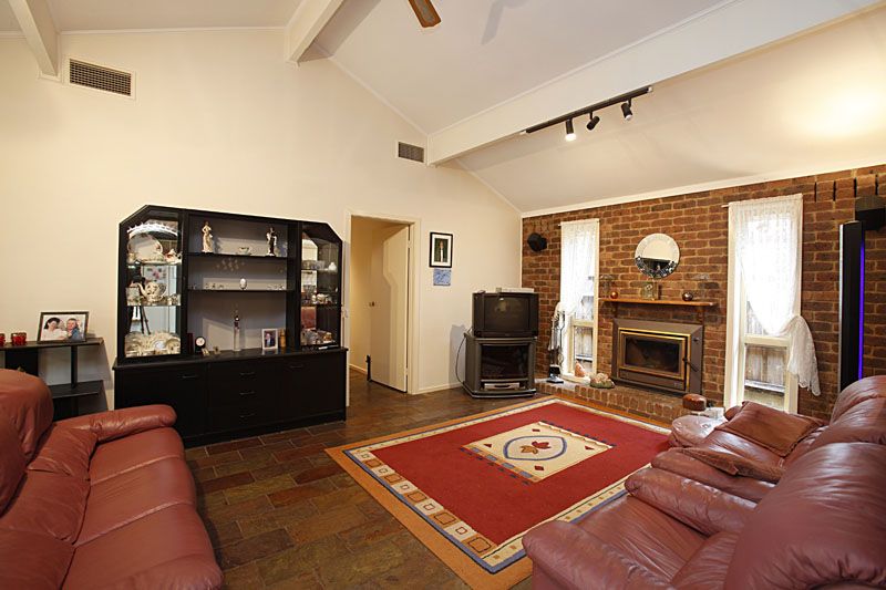 22 Kurrajong Drive, Altona Meadows - Thumbnail 4