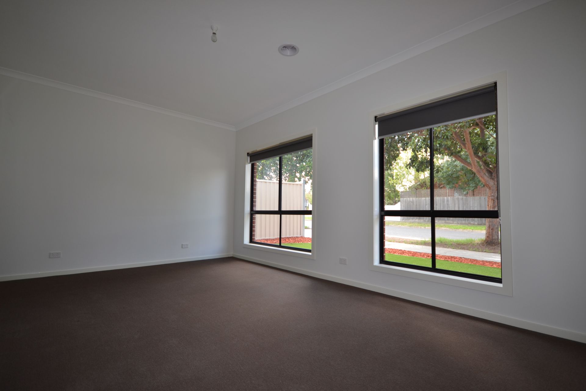 MODERN 4 BEDROOM HOUSE AND LOW MAINTENANCE BLOCK - SOUNDS PERFECT!