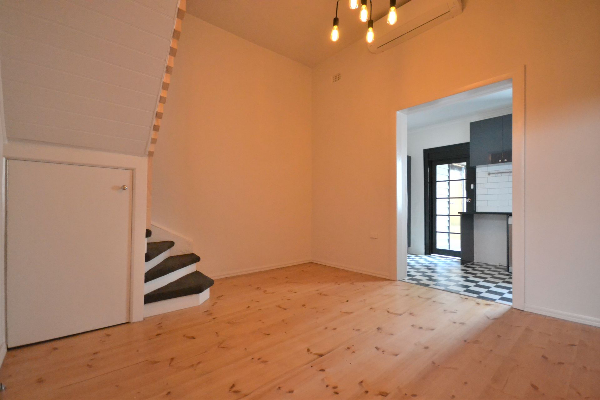 CAPTIVATING MODERN VICTORIAN WITH THE 
