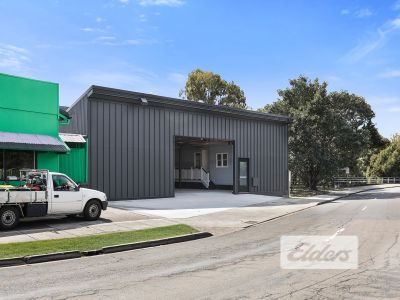 OFFICE/WAREHOUSE FREESTANDER WITH MAJOR EXPOSURE!