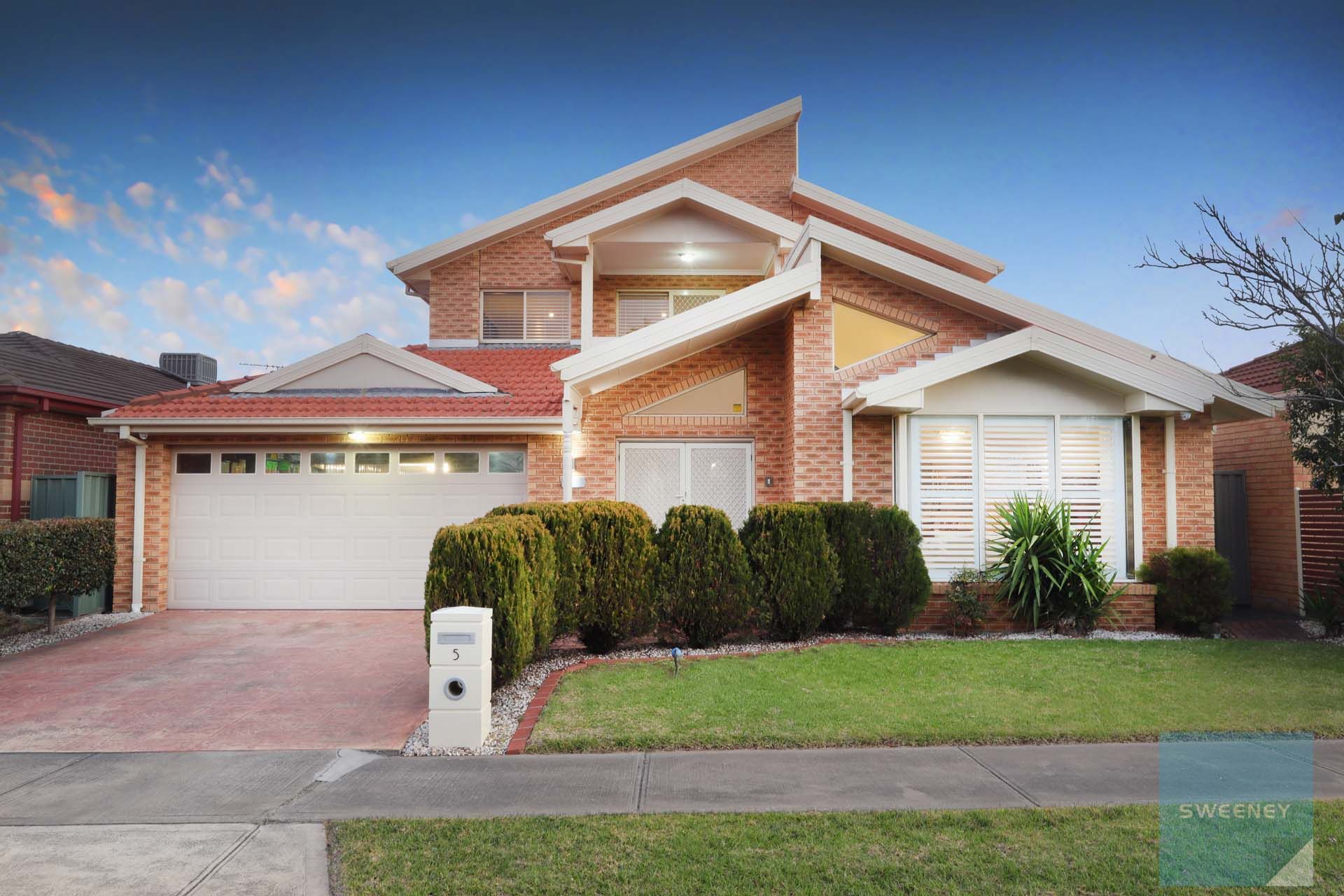 5 Malmsbury Place, Caroline Springs - Thumbnail 3
