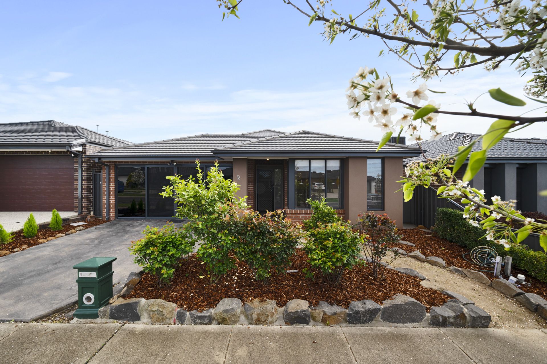 Spacious Family Home in Wollert – Available Now!