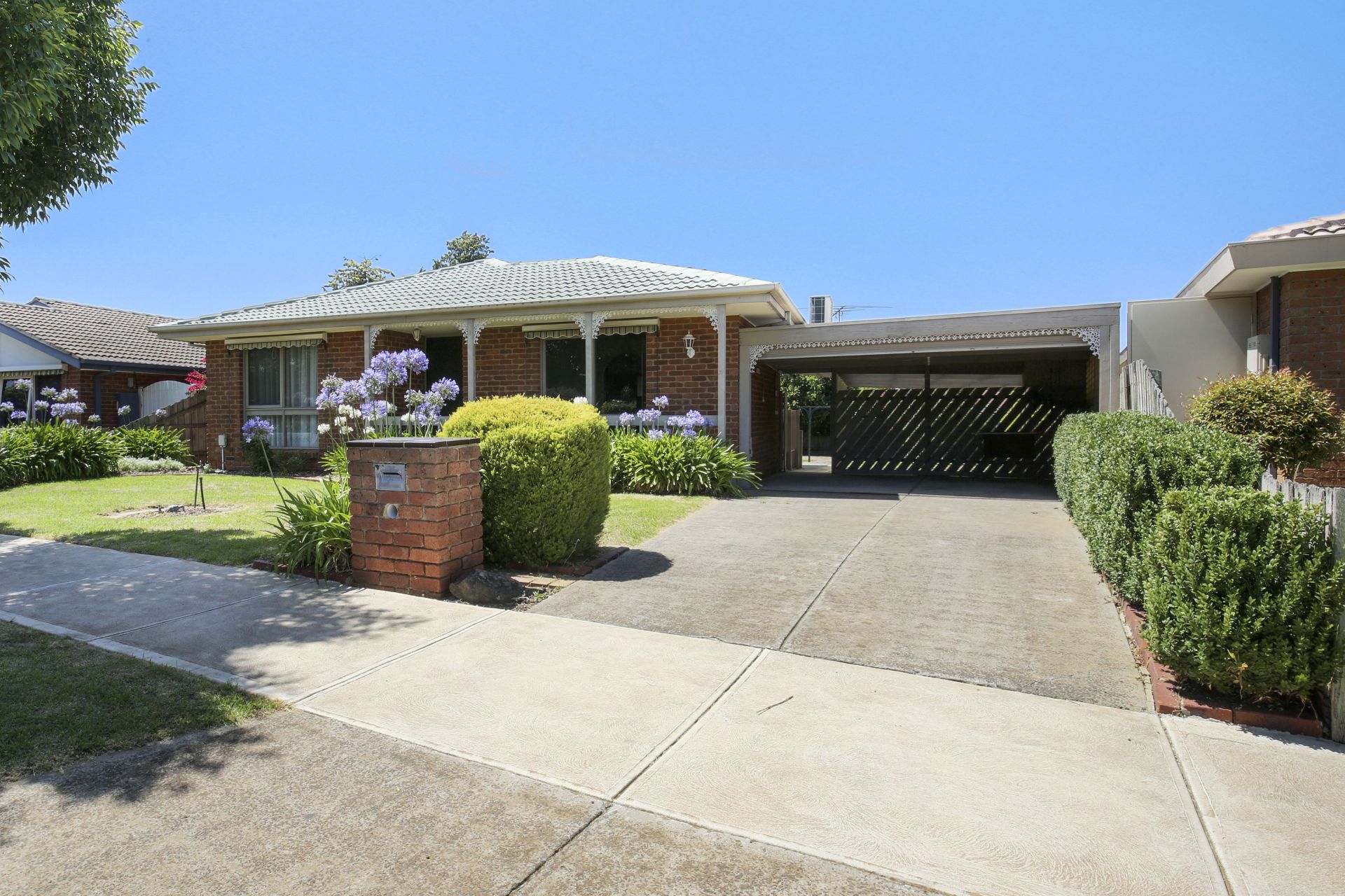 BEAUTIFUL FAMILY HOME!