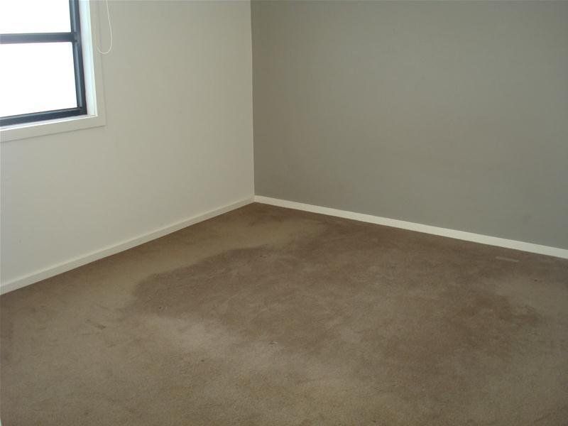 Two Bedroom Ivanhoe Townhouse!