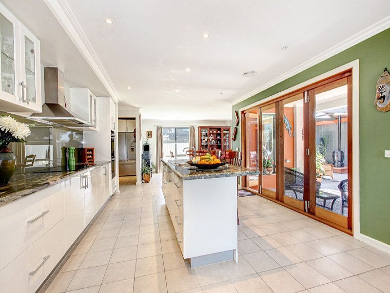 15 Stirling Avenue, SEAHOLME, Seaholme - Thumbnail 3