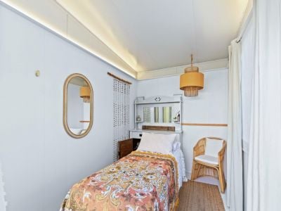 RARE REFURBISHED FREESTANDING RETAIL/OFFICE!