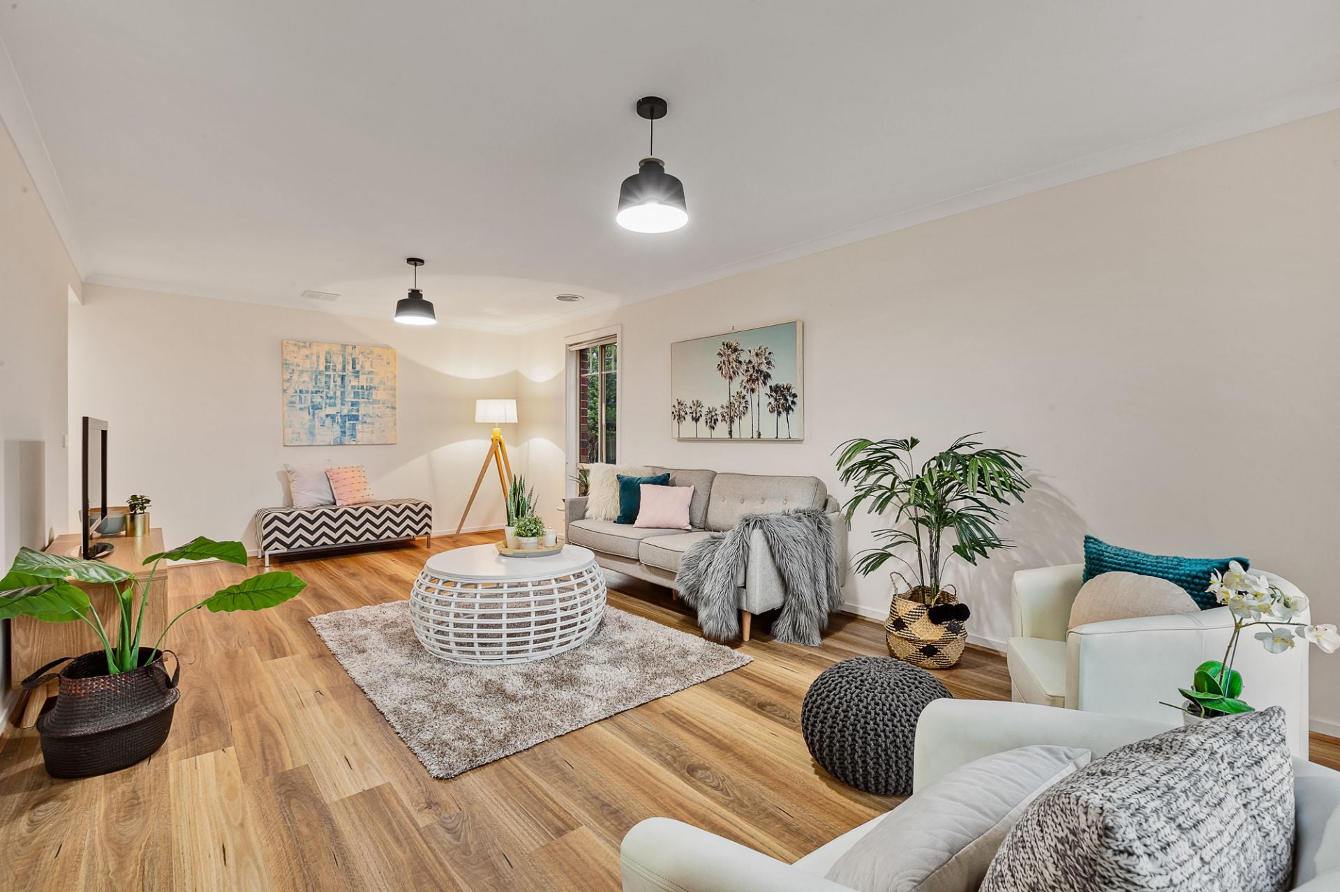 IMPRESSIVE TOWNHOUSE AND THE PERFECT LOCATION