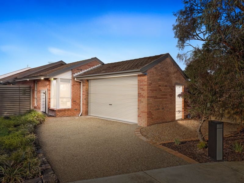 8 Nevern Court, Mill Park