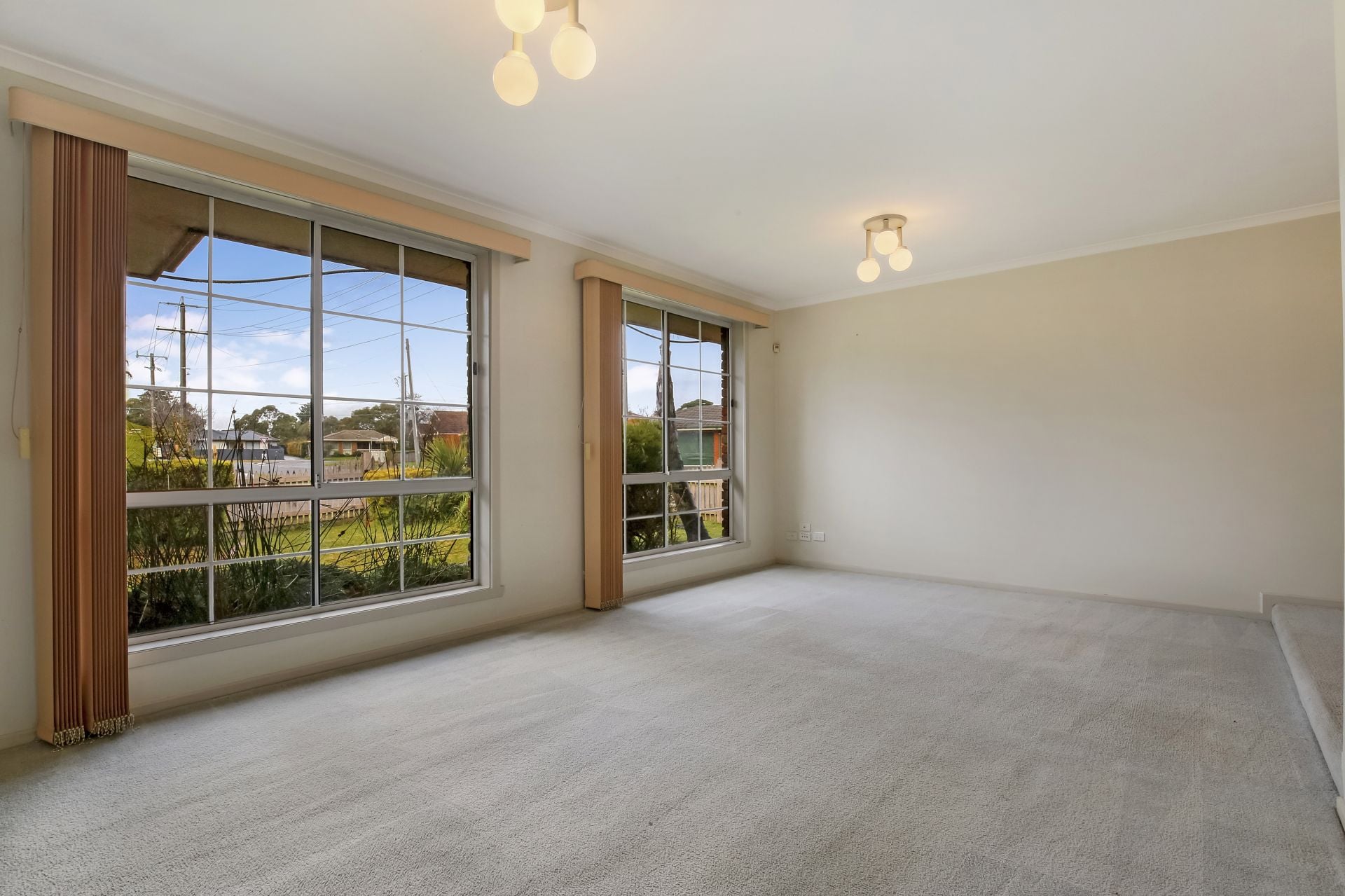 QUIET COURT LOCATION AND CLOSE TO ALL AMENITIES!