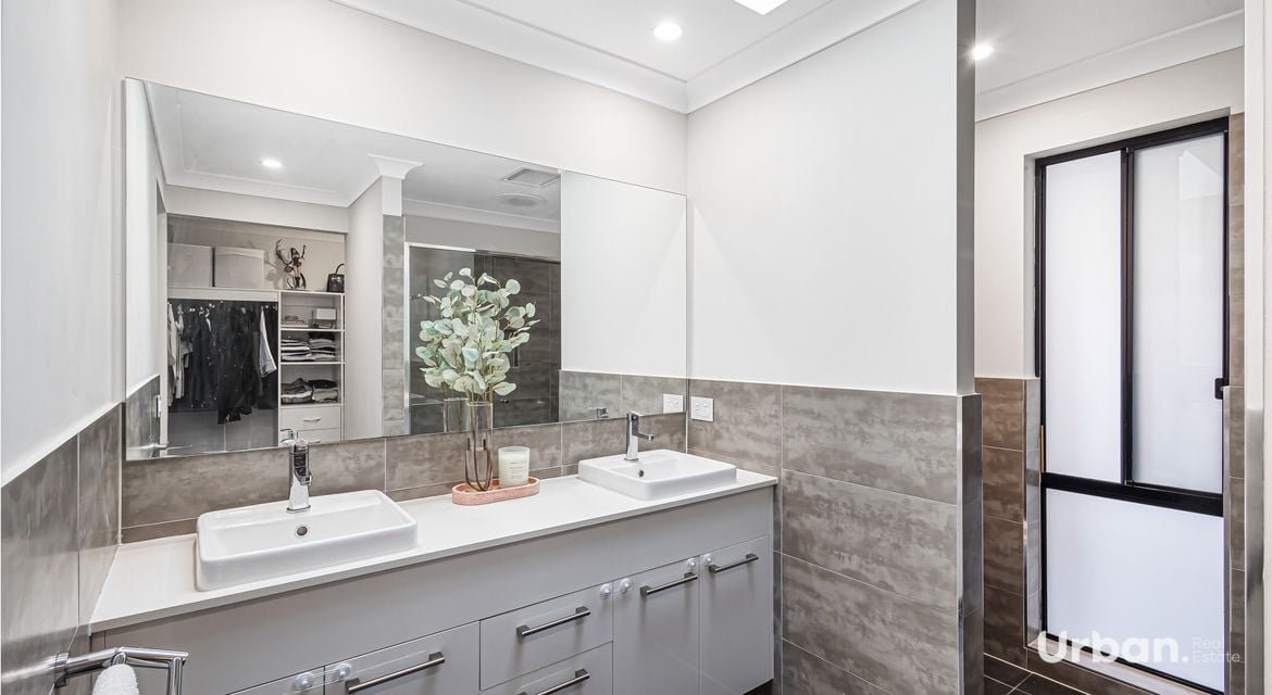 Colebee 6 Majors Avenue