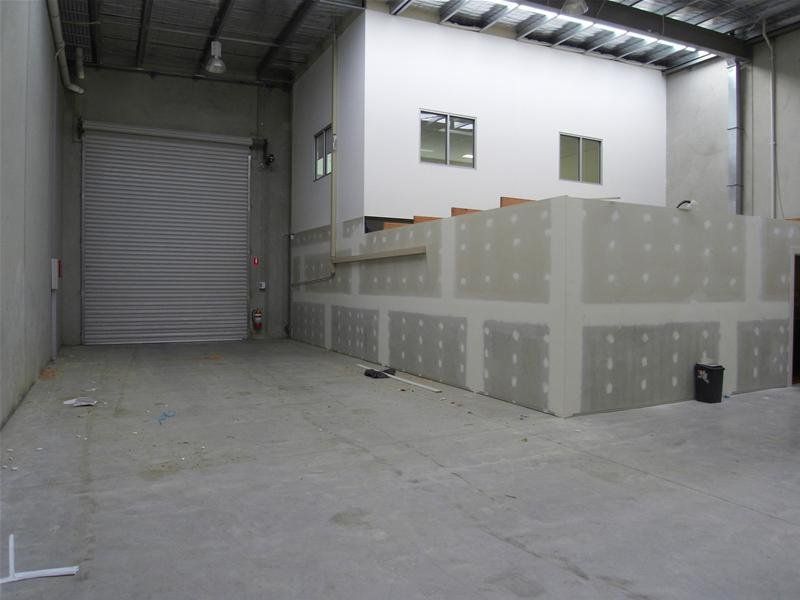 MODERN WAREHOUSE AT A GREAT LOCATION!