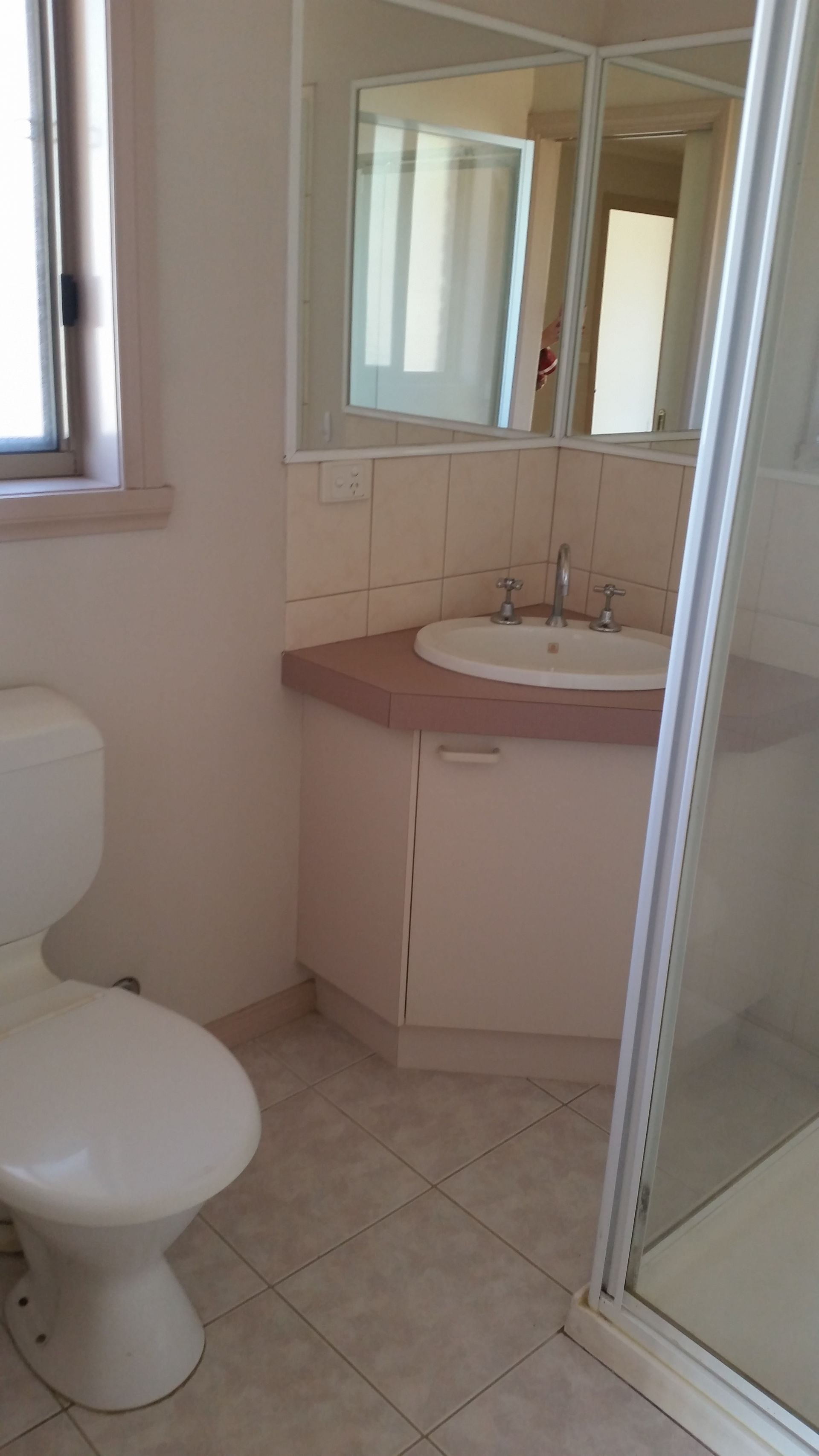 Beautifully Presented, Ideally Situated Unit! **Brand New Carpets**