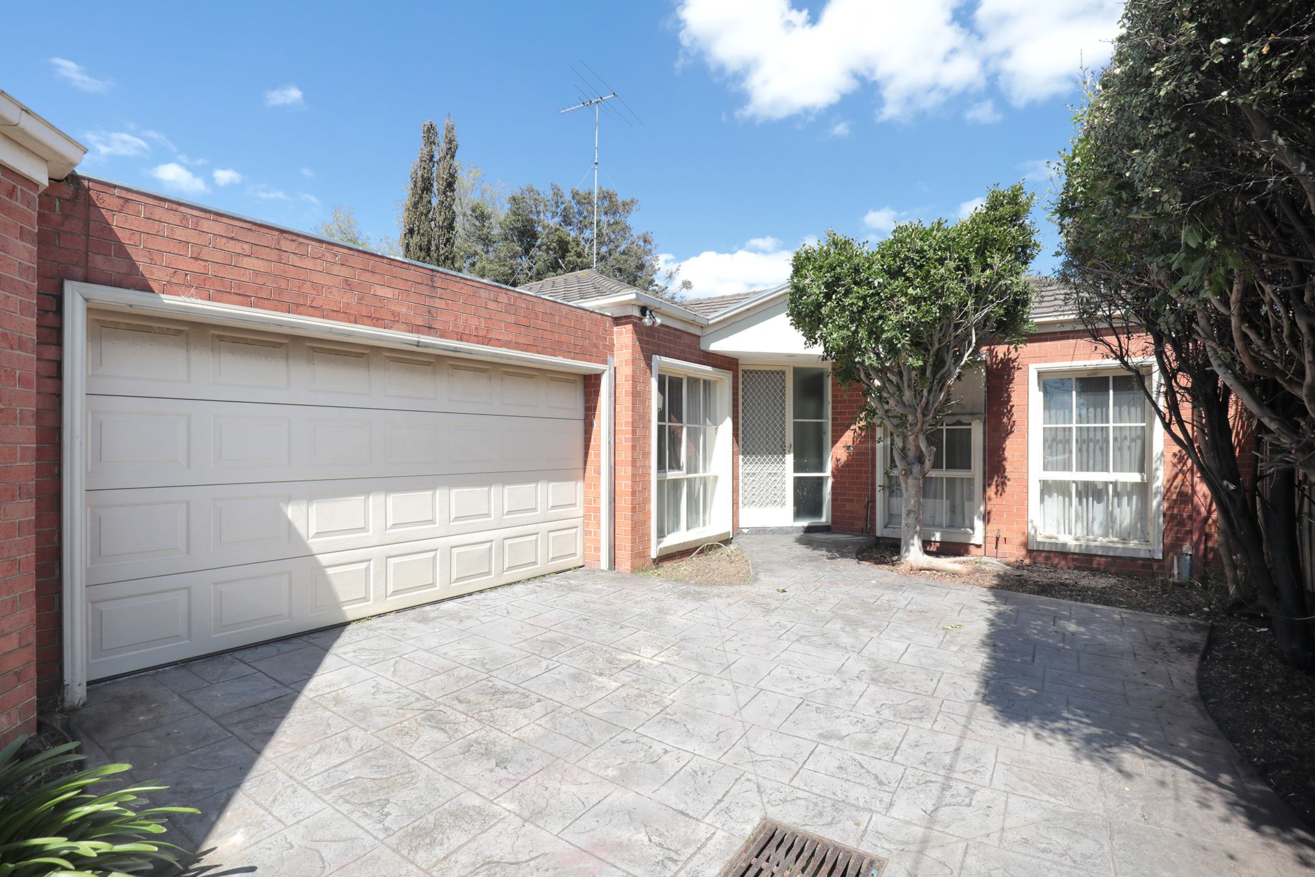 2/17 Loch Avenue, St Kilda East - Thumbnail 2