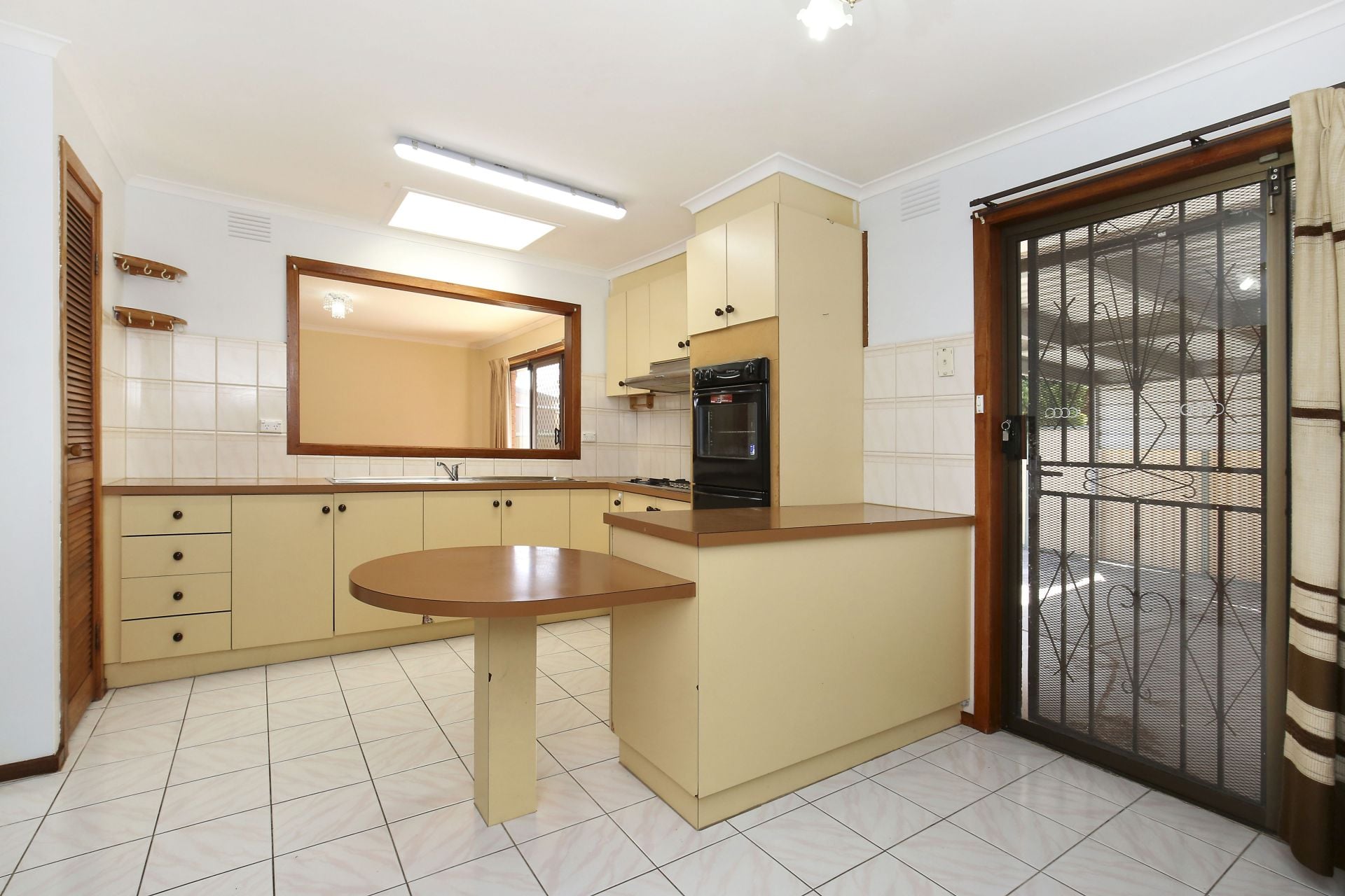 5 Bedroom Family Home