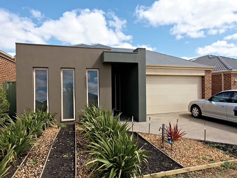 32 Dahlia Drive, Caroline Springs - Thumbnail 2