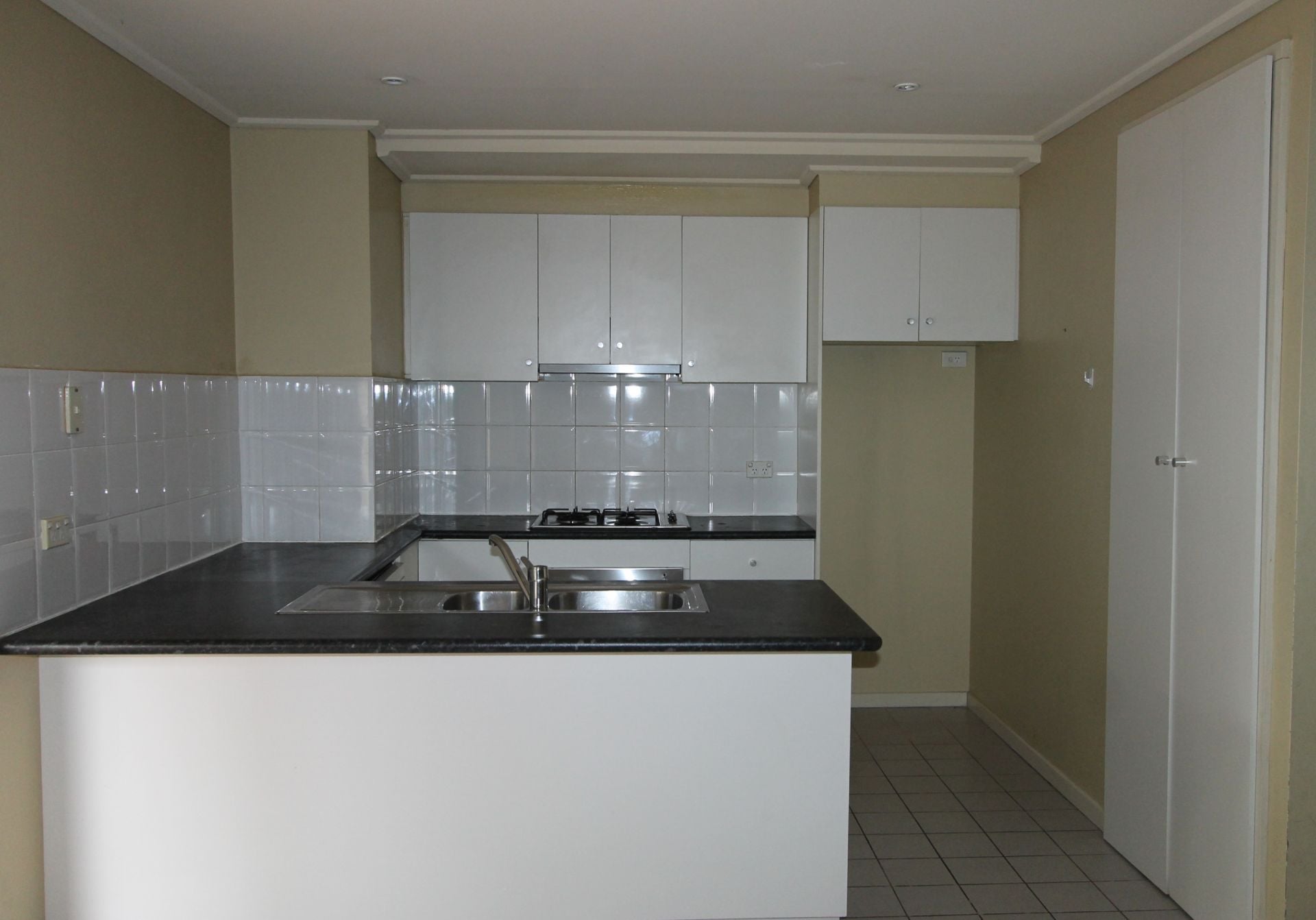 SECURE SOPHISTICATED SINGLE LEVEL APARTMENT !!!
