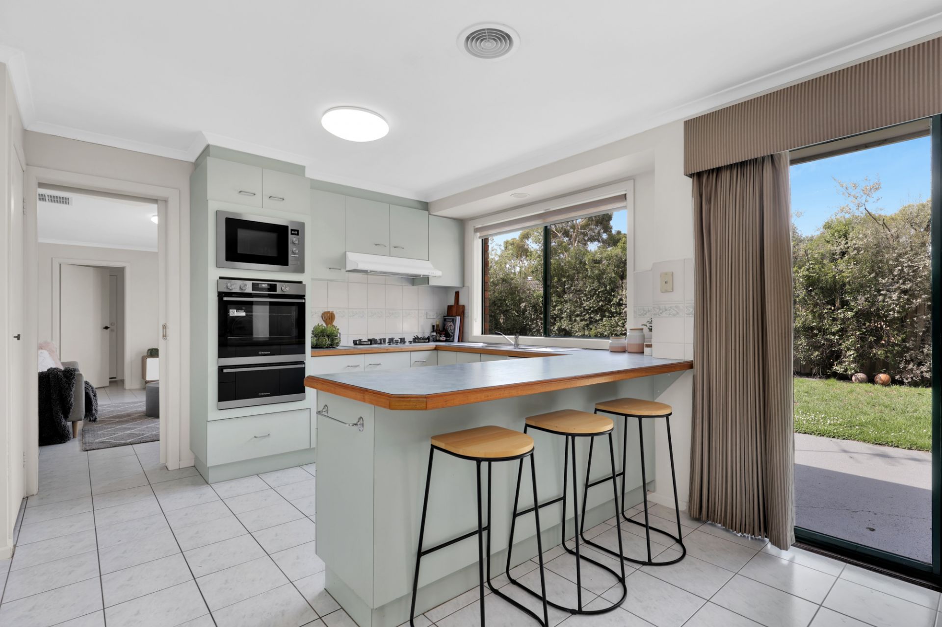 Spacious Family Living Close To Westfield & Station