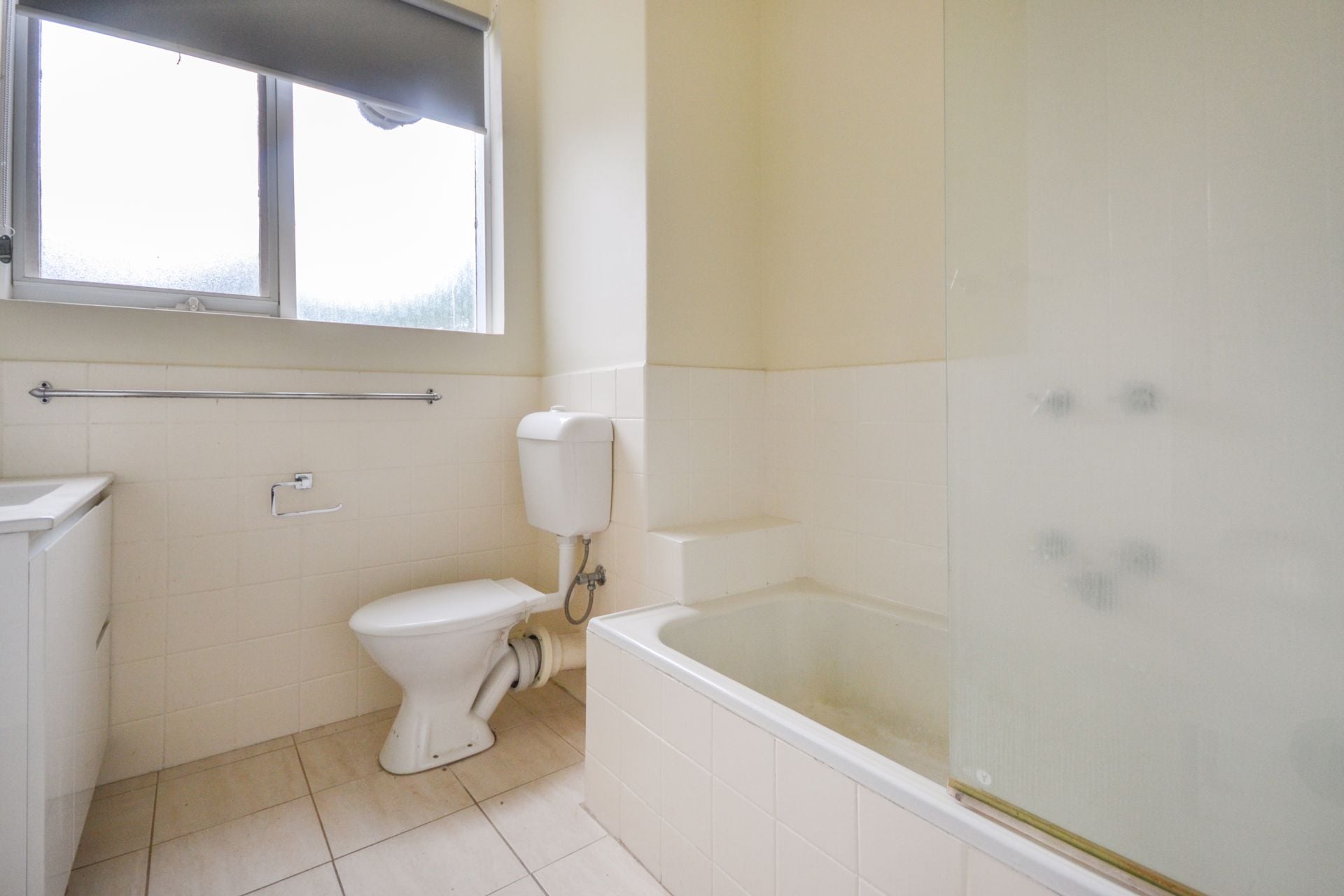 LARGE ONE BEDROOM APARTMENT IN A SOUGHT AFTER LOCATION