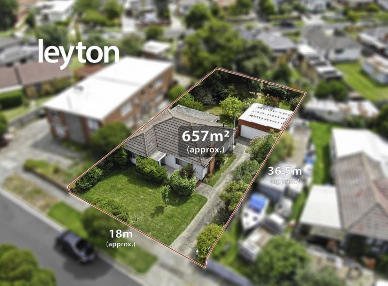 FANTASTIC 1ST HOME OR PRIME DEVELOPMENT SITE