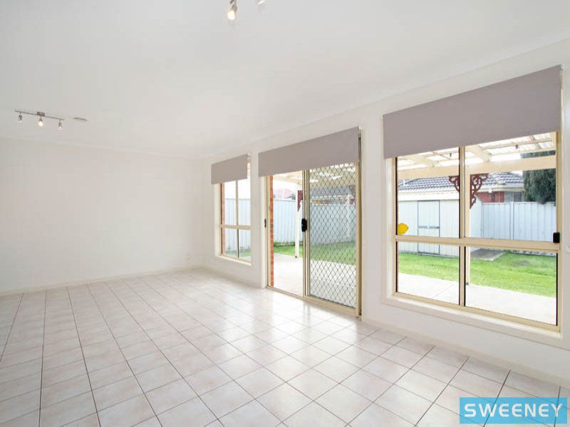 16 Wyperfeld Circuit, Caroline Springs - Thumbnail 6