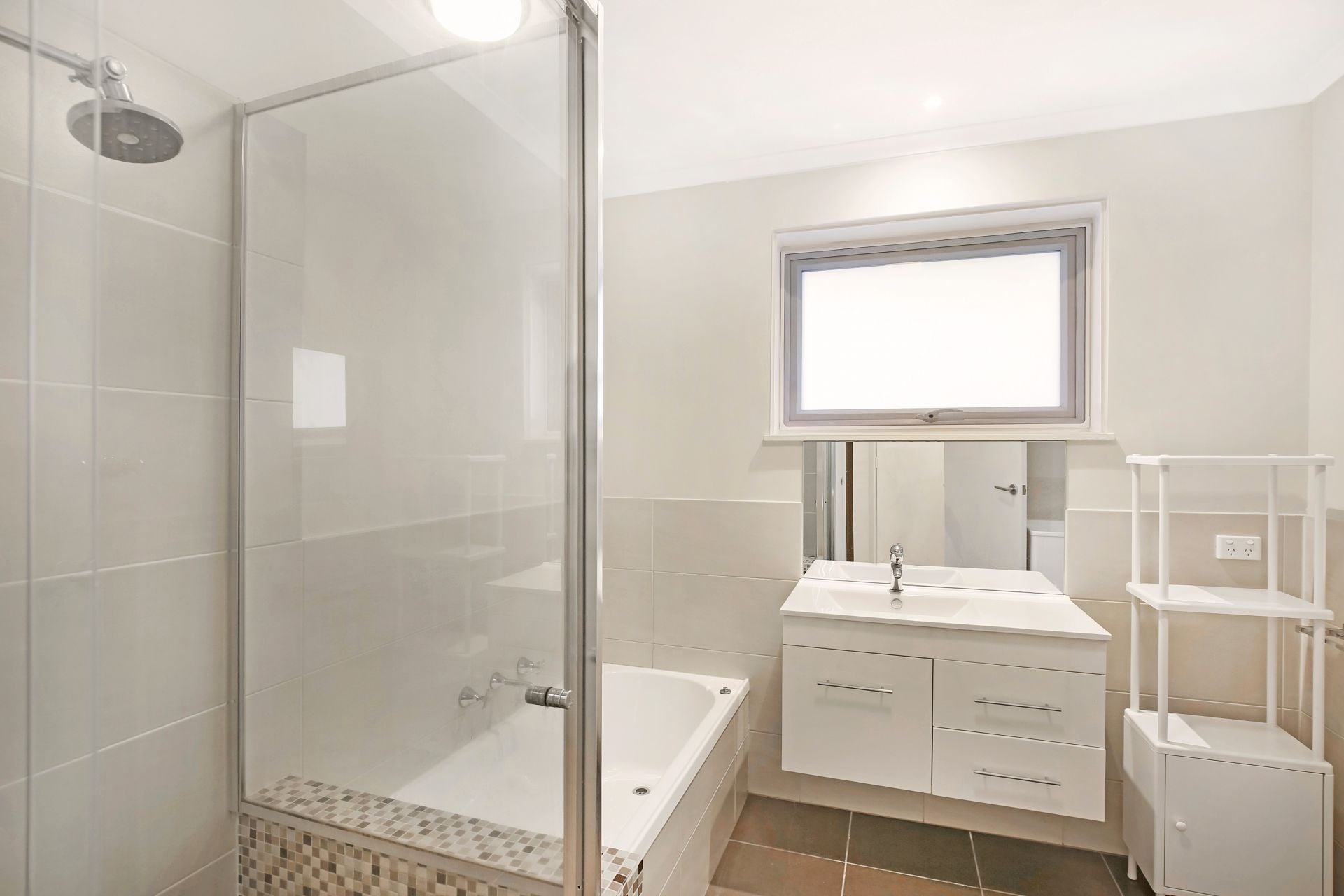 **Modern & Light**